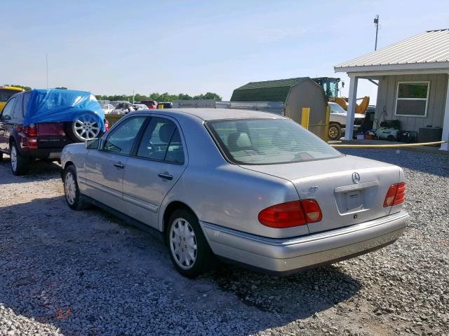 WDBJF65F3WA650123 - 1998 MERCEDES-BENZ E 320 SILVER photo 3