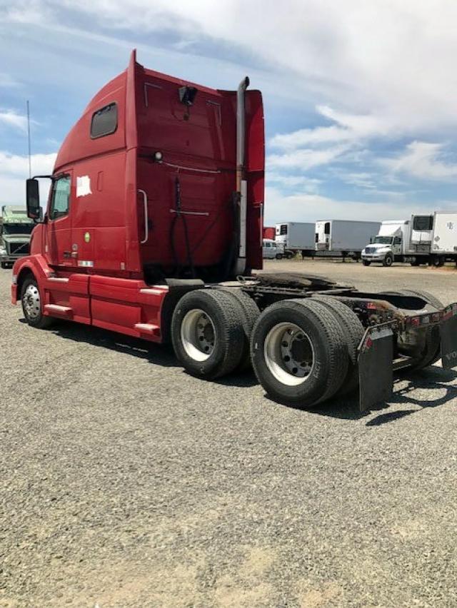 4V4NC9TG88N496405 - 2008 VOLVO VN VNL RED photo 3