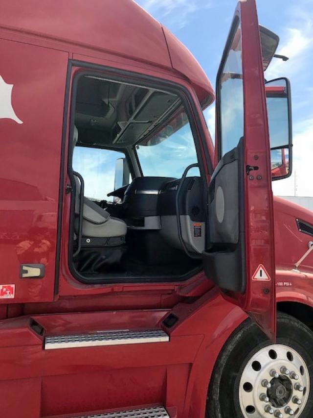 4V4NC9TG88N496405 - 2008 VOLVO VN VNL RED photo 5