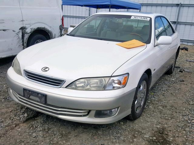 JT8BF28GXY0280850 - 2000 LEXUS ES 300 WHITE photo 2