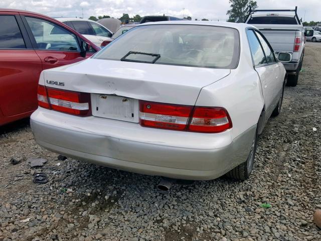 JT8BF28GXY0280850 - 2000 LEXUS ES 300 WHITE photo 4