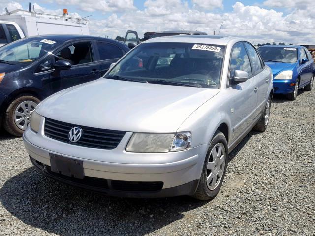 WVWAC63B01P013433 - 2001 VOLKSWAGEN PASSAT GLS SILVER photo 2