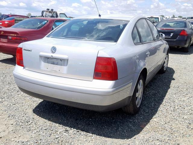 WVWAC63B01P013433 - 2001 VOLKSWAGEN PASSAT GLS SILVER photo 4