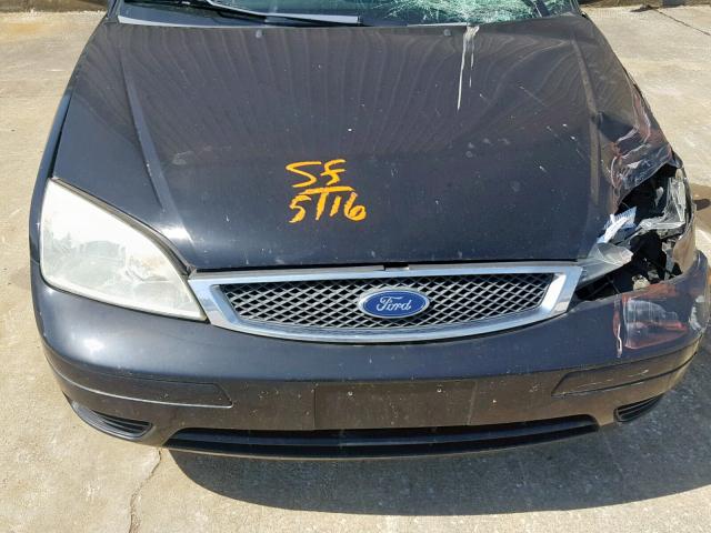 1FAFP34N06W208985 - 2006 FORD FOCUS ZX4 BLACK photo 7