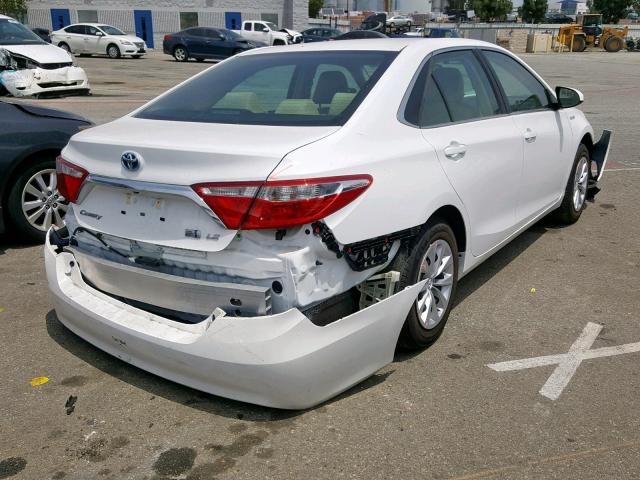 4T1BD1FK0HU223635 - 2017 TOYOTA CAMRY HYBR WHITE photo 4