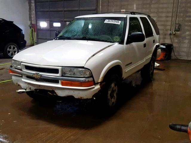 1GNDT13W42K211439 - 2002 CHEVROLET BLAZER WHITE photo 2