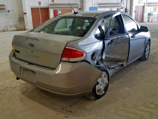 1FAHP34NX8W258322 - 2008 FORD FOCUS S/SE SILVER photo 4