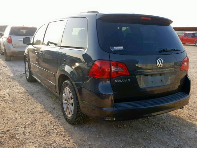 2C4RVABG5CR390354 - 2012 VOLKSWAGEN ROUTAN SE CHARCOAL photo 3