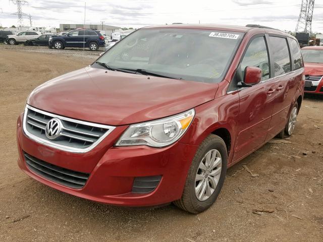 2C4RVABG7CR276565 - 2012 VOLKSWAGEN ROUTAN SE RED photo 2