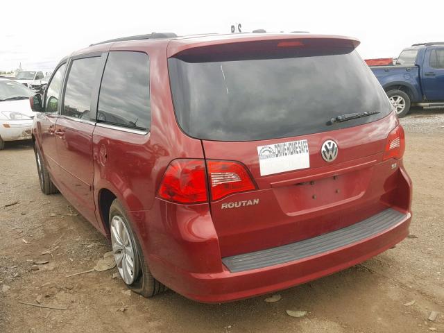 2C4RVABG7CR276565 - 2012 VOLKSWAGEN ROUTAN SE RED photo 3