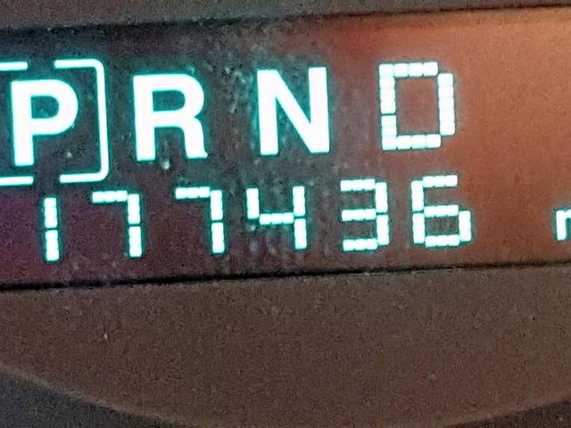 1J8HG582X7C608143 - 2007 JEEP COMMANDER BLACK photo 8