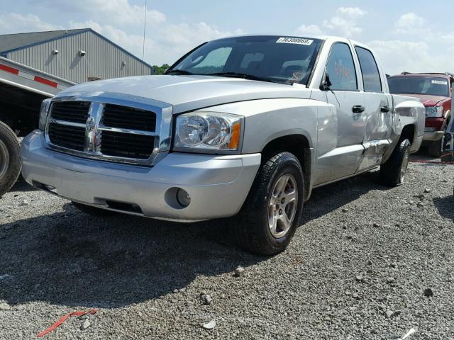 1D7HE48KX7S171876 - 2007 DODGE DAKOTA QUA SILVER photo 2