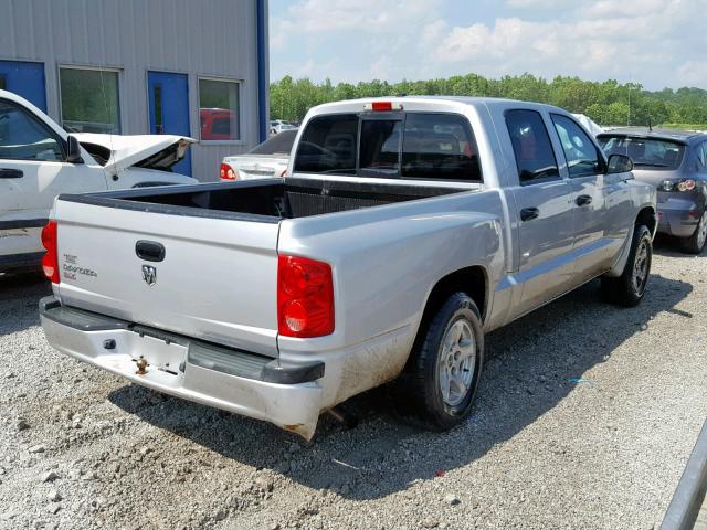 1D7HE48KX7S171876 - 2007 DODGE DAKOTA QUA SILVER photo 4