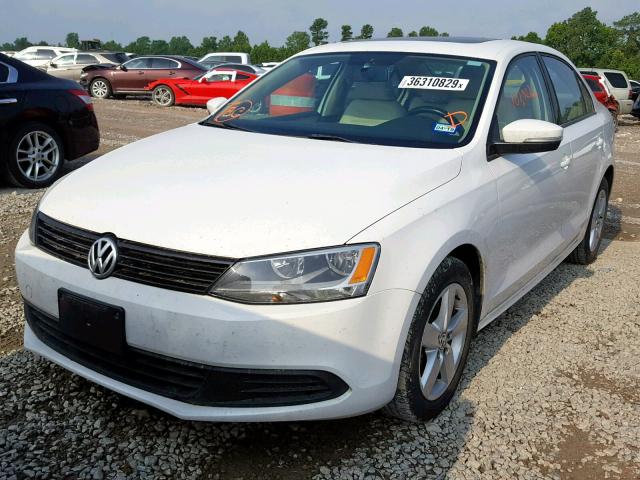 3VWLL7AJXCM377860 - 2012 VOLKSWAGEN JETTA TDI WHITE photo 2