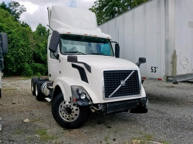 4V4NC9EH2EN172657 - 2014 VOLVO VN VNL WHITE photo 1