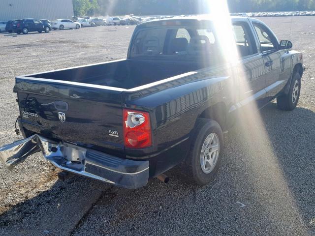 1D7HE48N55S237645 - 2005 DODGE DAKOTA QUA BLACK photo 4