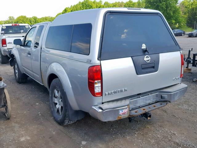 1N6AD06W55C436561 - 2005 NISSAN FRONTIER K SILVER photo 3