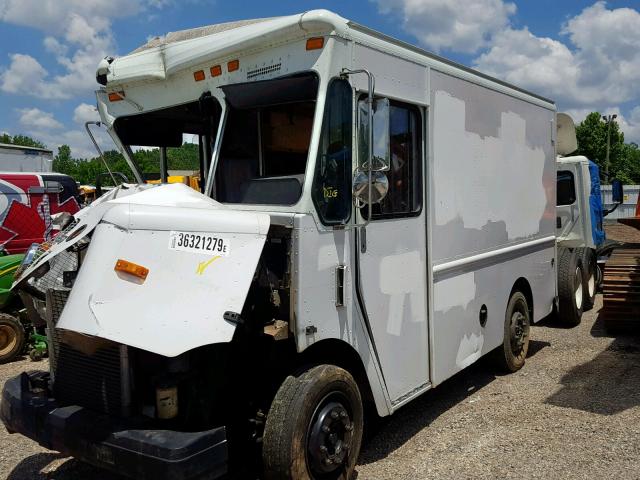 4UZAANCP64CL86205 - 2004 FREIGHTLINER CHASSIS M WHITE photo 2