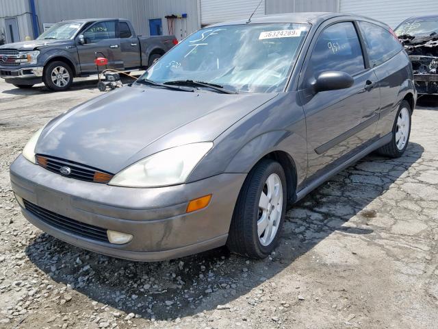 3FAFP31312R146089 - 2002 FORD FOCUS ZX3 GRAY photo 2