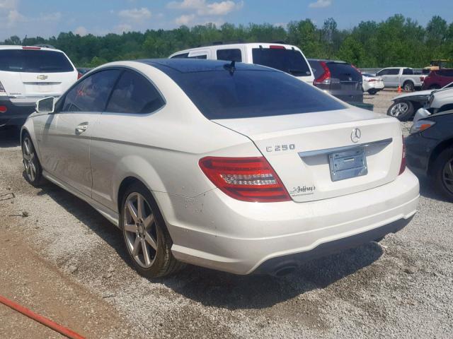 WDDGJ4HB9CF786817 - 2012 MERCEDES-BENZ C 250 WHITE photo 3