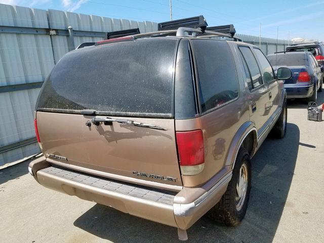 1GNDT13W0T2225646 - 1996 CHEVROLET BLAZER BROWN photo 2