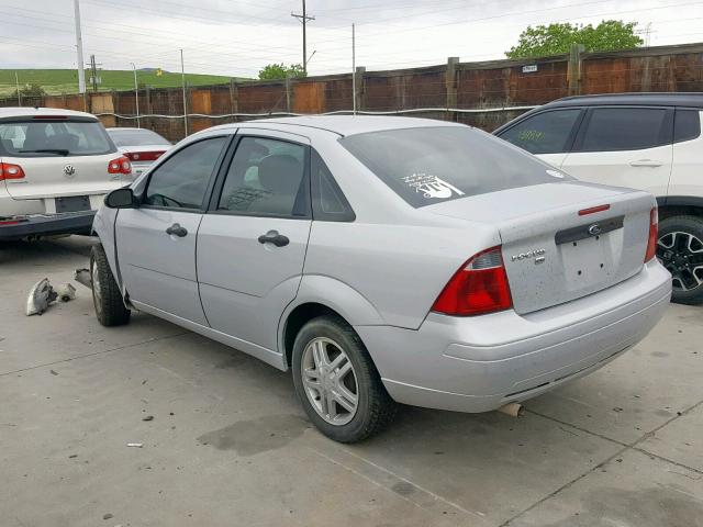 1FAFP34N87W169015 - 2007 FORD FOCUS ZX4 SILVER photo 3