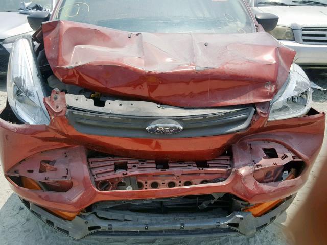 1FMCU0F72GUB66122 - 2016 FORD ESCAPE S RED photo 9