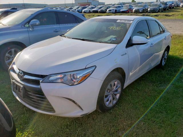 4T1BD1FK5FU159380 - 2015 TOYOTA CAMRY HYBR WHITE photo 2