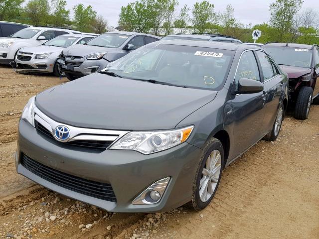 4T1BD1FK8DU067256 - 2013 TOYOTA CAMRY HYBR GREEN photo 2