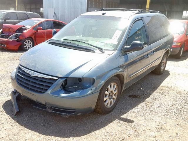 2C4GP54L15R417538 - 2005 CHRYSLER TOWN & COU BLUE photo 2