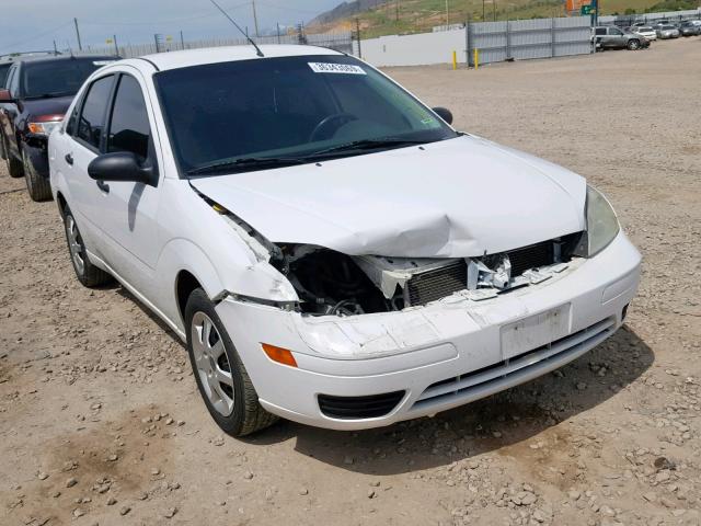 1FAFP34N05W270644 - 2005 FORD FOCUS ZX4 WHITE photo 1