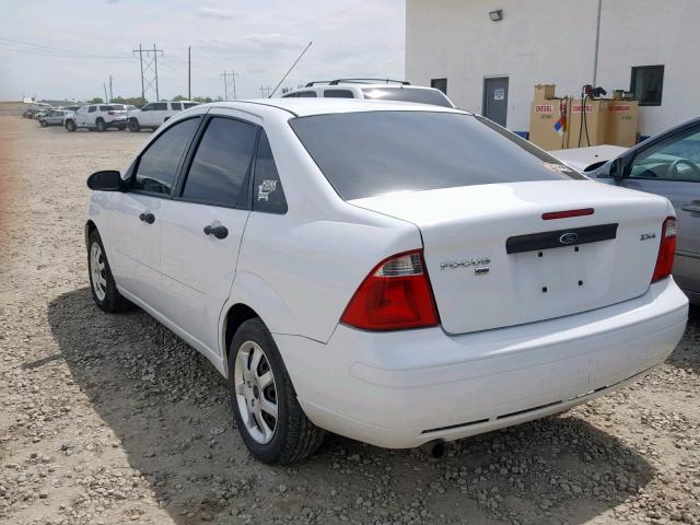 1FAFP34N05W270644 - 2005 FORD FOCUS ZX4 WHITE photo 3