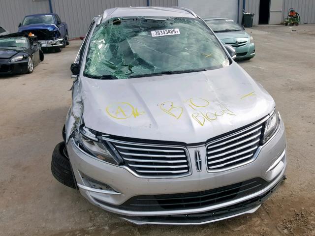 5LMCJ2C95HUL71670 - 2017 LINCOLN MKC SELECT SILVER photo 9