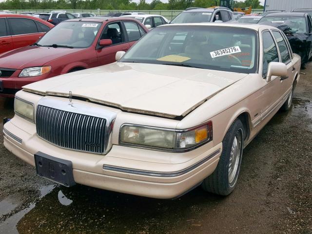 1LNLM83W9SY644399 - 1995 LINCOLN TOWN CAR C CREAM photo 2