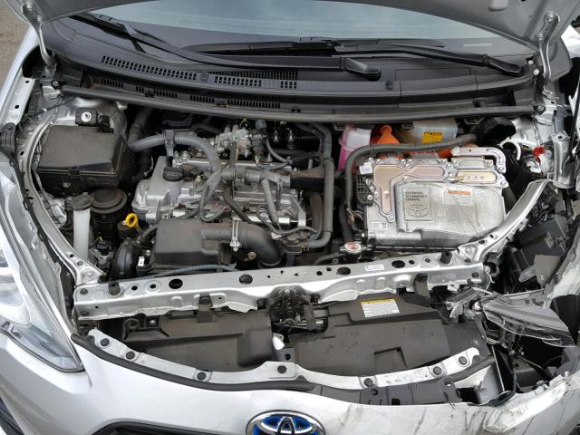 JTDKDTB32H1593596 - 2017 TOYOTA PRIUS C SILVER photo 7