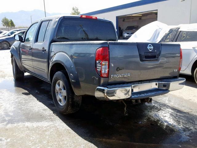 1N6AD07U28C415698 - 2008 NISSAN FRONTIER C SILVER photo 3