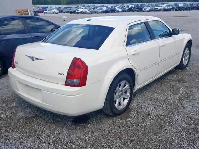 2C3LA43R07H767997 - 2007 CHRYSLER 300 WHITE photo 4