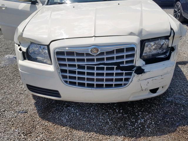 2C3LA43R07H767997 - 2007 CHRYSLER 300 WHITE photo 9