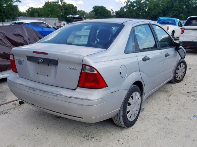 1FAFP34N76W224679 - 2006 FORD FOCUS ZX4 SILVER photo 4