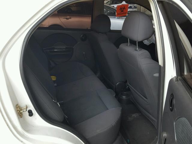 KL1TD56616B590417 - 2006 CHEVROLET AVEO BASE Ақ фото 6