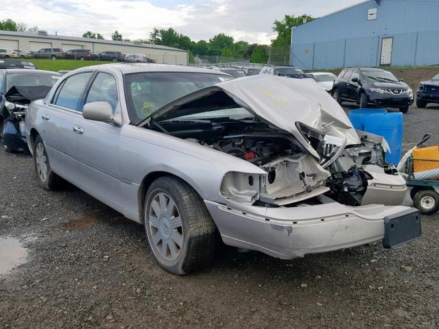 1LNHM83W03Y628521 - 2003 LINCOLN TOWN CAR C SILVER photo 1