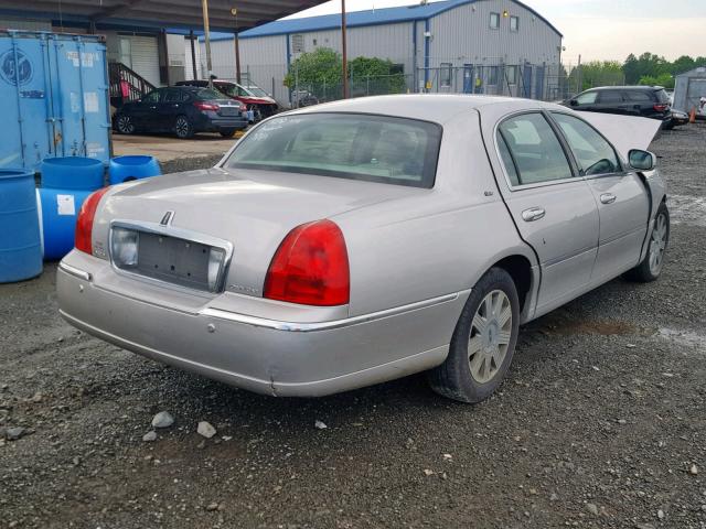 1LNHM83W03Y628521 - 2003 LINCOLN TOWN CAR C SILVER photo 4