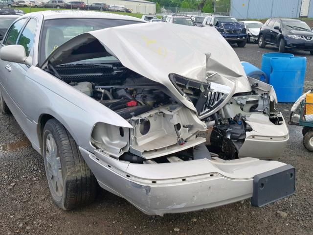 1LNHM83W03Y628521 - 2003 LINCOLN TOWN CAR C SILVER photo 9