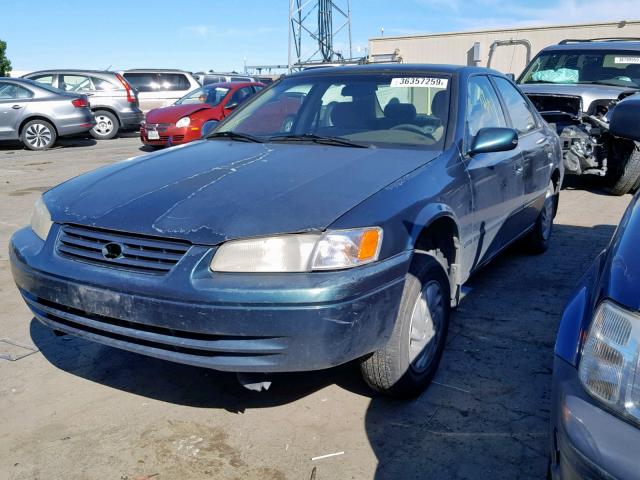 JT2BG22KXW0216163 - 1998 TOYOTA CAMRY CE GREEN photo 2