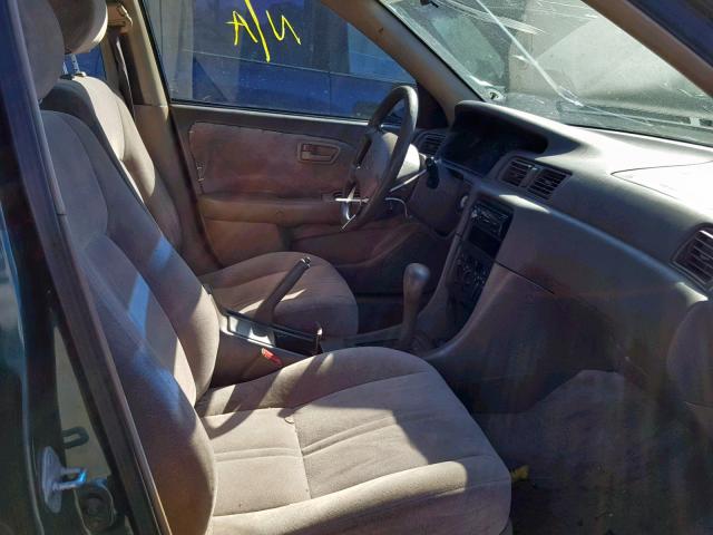 JT2BG22KXW0216163 - 1998 TOYOTA CAMRY CE GREEN photo 5