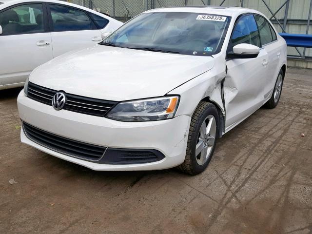 3VWLL7AJ6DM388582 - 2013 VOLKSWAGEN JETTA TDI WHITE photo 2