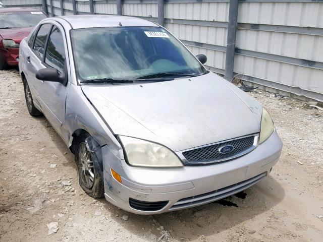 1FAFP34N65W213459 - 2005 FORD FOCUS ZX4 SILVER photo 1