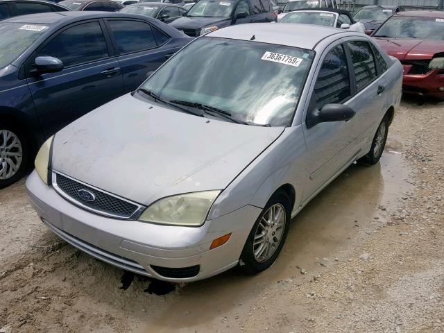 1FAFP34N65W213459 - 2005 FORD FOCUS ZX4 SILVER photo 2