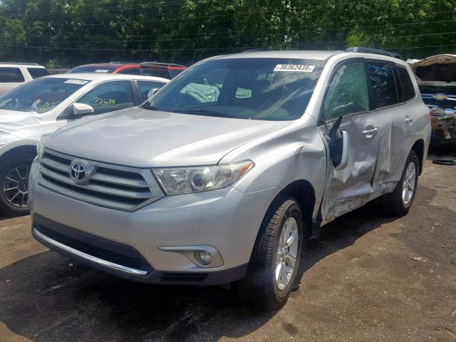 5TDZK3EH0BS029323 - 2011 TOYOTA HIGHLANDER SILVER photo 2