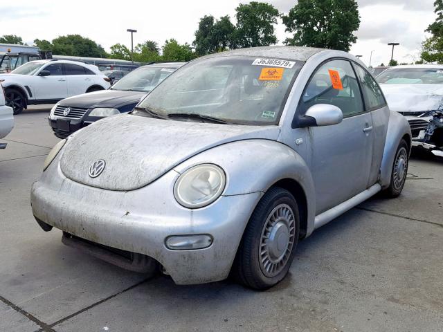 3VWBK21C11M477085 - 2001 VOLKSWAGEN NEW BEETLE 银色 照片 2